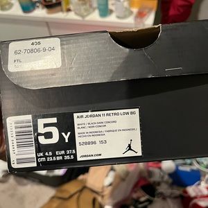 Barely worn Jordan concord lows